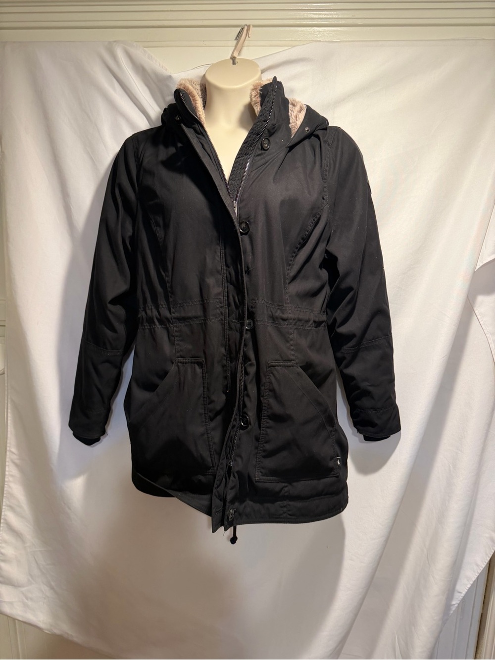 Hollister Black Hooded Puffer Coat with Faux-Fur Trim